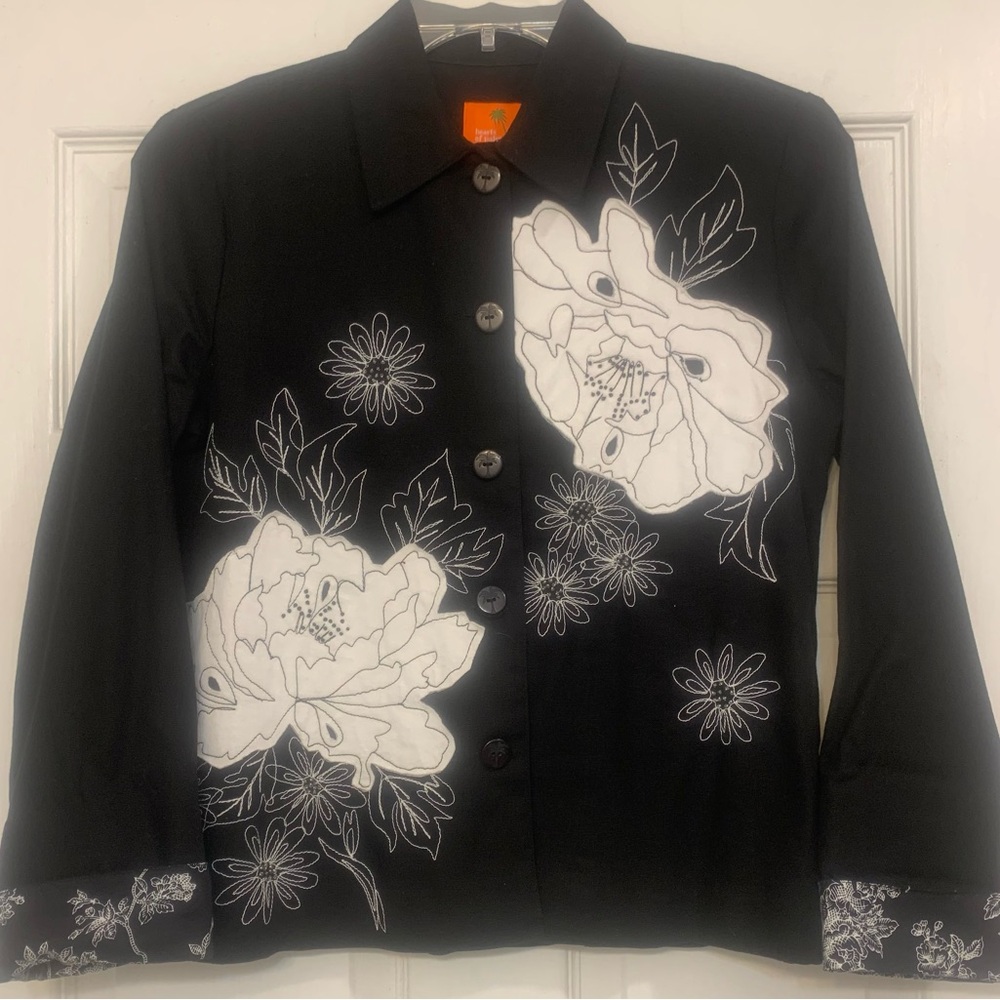 Heart of Palms Light Weight Elegant Jacket          1281